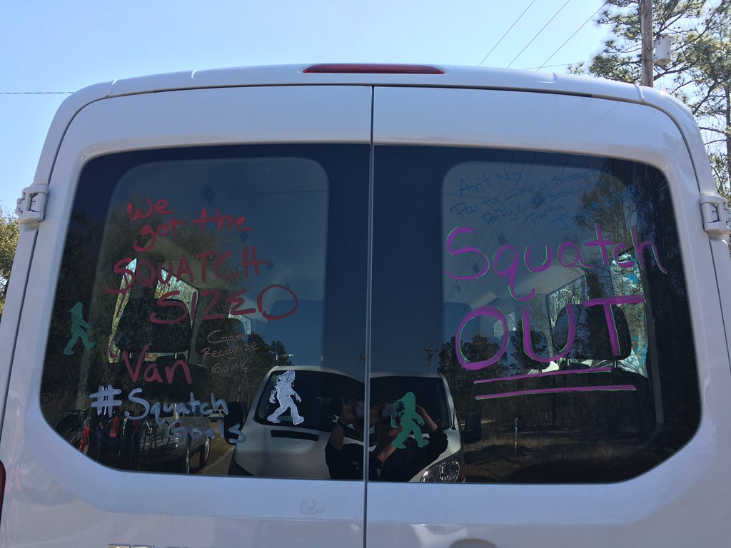 OneSassyBeast's tweet photo. This van is #Poppin! #FullSass #SquatchGoals @anna_grubic https://t.co/zf0poBUHjA