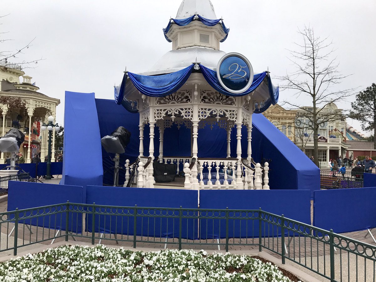 [Saison] 25ème Anniversaire de Disneyland Paris (jusqu'au 09 septembre 2018) - Page 3 C7sj3yZX0AUjCMB