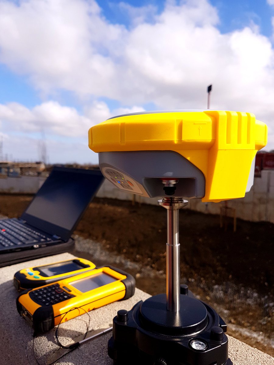 Darek_IE's tweet photo. Enjoying the #spring with new #Zenith15 from #GeoMax https://t.co/lbsmDkNQxC