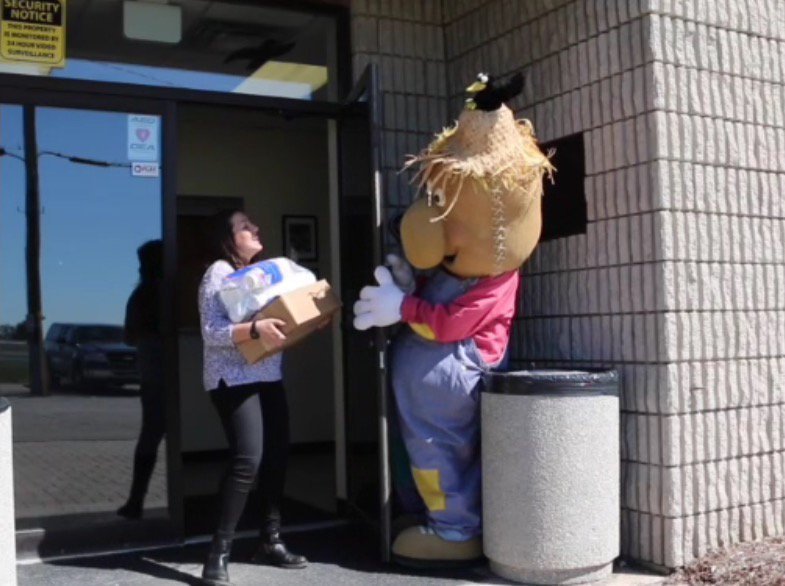 MarkhamFaircrow's tweet photo. Itβs always nice to #LendAHand and hold a door for someone!
#benice #helpful #kindness #faircrow https://t.co/J1vDQgGR1B