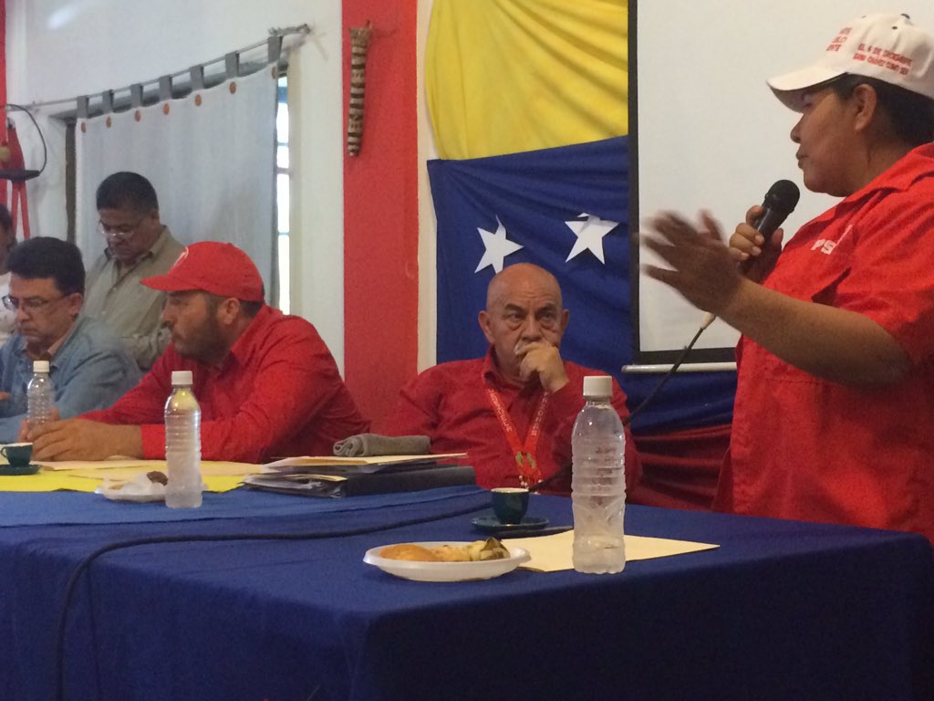 dariovivaspsuv's tweet photo. Encuentro con los movilizadores de los 7 municipios del estado Amazonas @PartidoPSUV @NicolasMaduro https://t.co/Wib2gxKOt2
