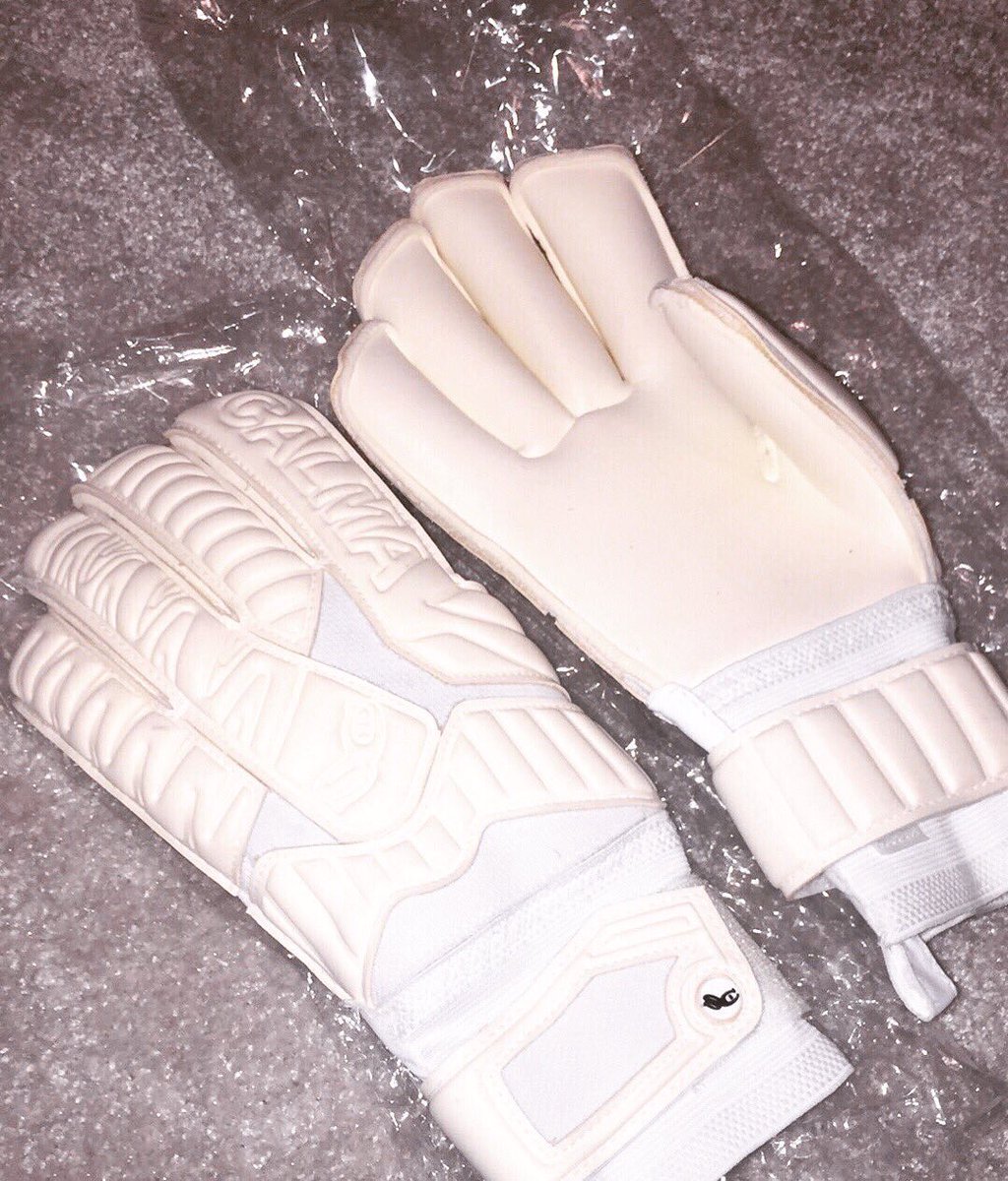 NetGoalkeeper's tweet image. Delivery! Calma Claśico on the way to Cork, Ireland! Get your pair now netgoalkeeping.net