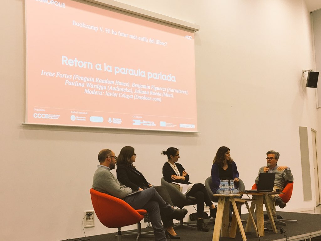 #audiolibros en #kosmopolis #K17 <a href="/javiercelaya/">Javier Celaya</a> modera el interesante debate de <a href="/benjafigueres/">benja figueres</a> <a href="/pauwardega/">Paulina Wardęga</a> <a href="/miutbarcelona/">Juliana Rueda</a> e Irene Fortes