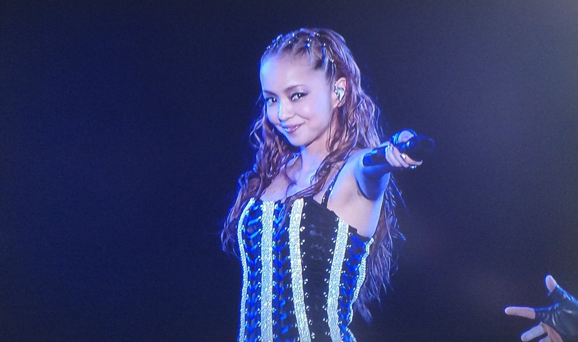 Kouki この衣装でこの髪型のliveの時の安室ちゃんなんかめっちゃ可愛いんやけど なんか凄いノリノリ 共感したらrt 共感してくれる人rt 安室奈美恵 安室ちゃん 安室ちゃん好きrt T Co Hfh0wu2zub Twitter