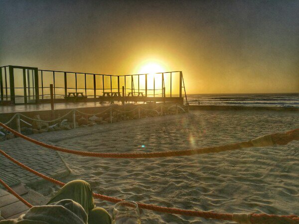 eeontour's tweet photo. Warten auf den Sonnenuntergang vor dem Cape Cross Lodge. Irgendwie auch kitschig. https://t.co/gi7D2Brjop