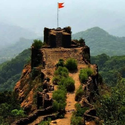SahyadriForts's tweet photo. प्रतापगड २००८ जीर्णोद्धाराआधी #Maharashtra #Shivaji #Maharaj #Sahyadri #Forts #Kenjalgad #Bhor #Wai #Trek #Tour #Travel #Adventure #History https://t.co/jTnc3aJTbt