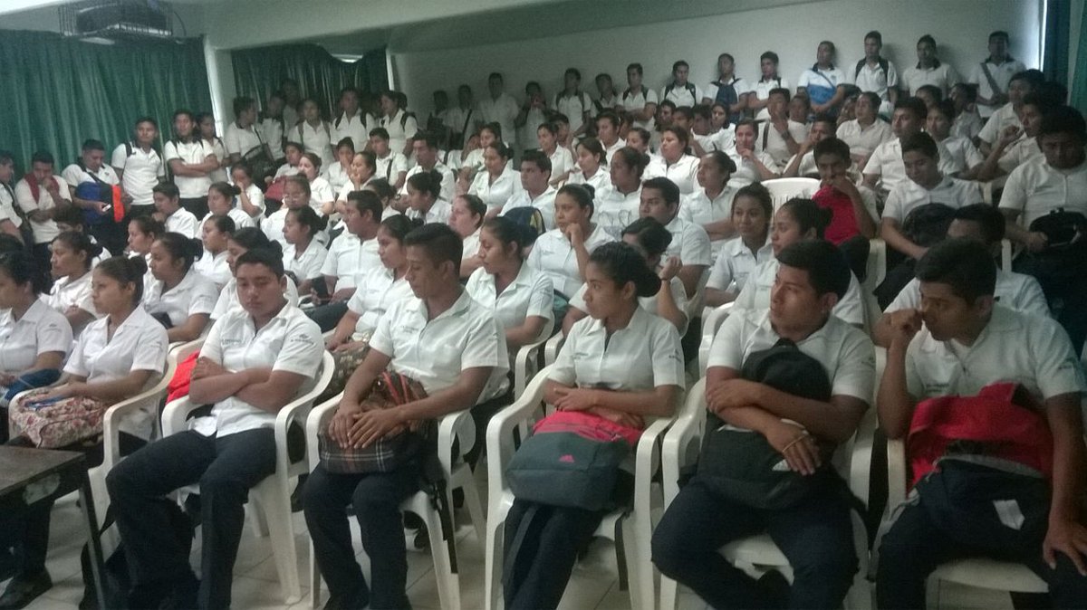 SUTDCEOTuxtepec's tweet photo. Docentes #SUTDCEO comprometidos motivando alumnos de 6o semestre en @conaleptuxtepec,  con rumbo exitoso a #Planea2017 https://t.co/BLeXxZmn2D