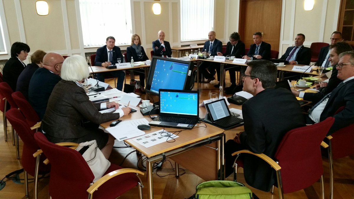 OB_Bretten's tweet photo. In Bruchsal Austausch der OB´s im Regierungsbezirk KA mit  Regierungspräsidentin Nicolette Kressl und Frau Gudrun Heute-Bluhm (Städtetag BW) https://t.co/oW4oMx5lyP