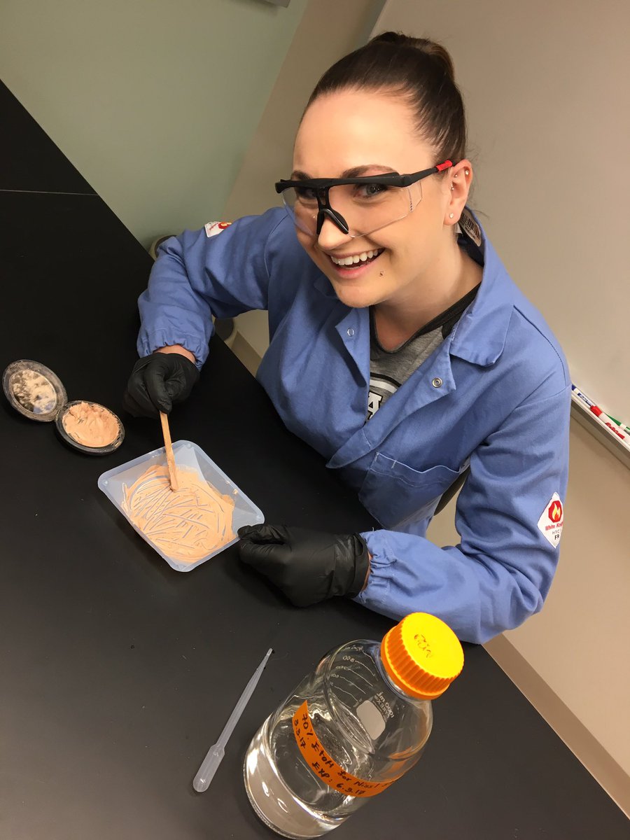 maddiehray's tweet photo. Putting my scientific skills to use this afternoon to fix my shattered Mac foundation #womeninSTEM #ImportantScience https://t.co/a6rSQ3Iqw6