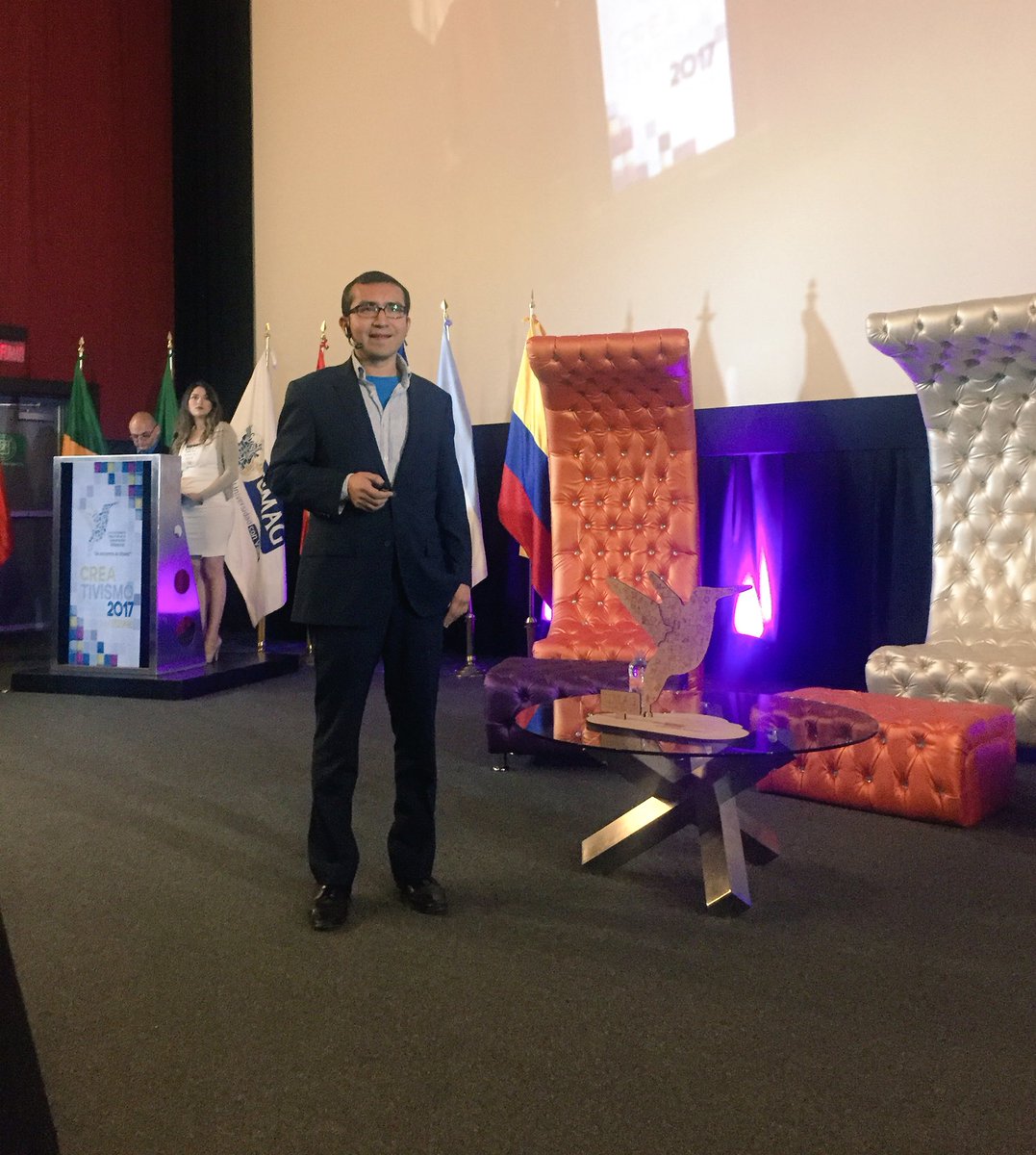 Escuchando a <a href="/Raulnavsal/">Raul Nava Salazar</a> especialista en Imagen en #Creativismo2017 organizado por <a href="/UMAGUniversidad/">UMAG Universidad</a> y @ZaragozaDinorah ¡buen evento!