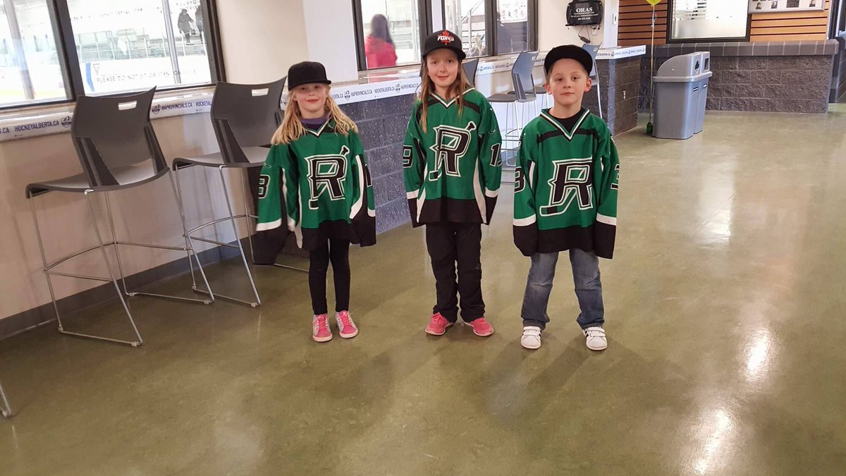 HAmidgetB's tweet photo. Rocky Royal Cheerleaders #goroyalsgo #HAProvincials #ATBProvincials https://t.co/hc3tRJcdCp