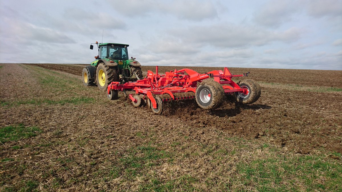 opicocentral's tweet photo. https://t.co/YHPloyGokH
@Heva_UK trailed #combi-lift contact us for more information 01778 421111 @agrimachnews https://t.co/wnPkVpmLBQ