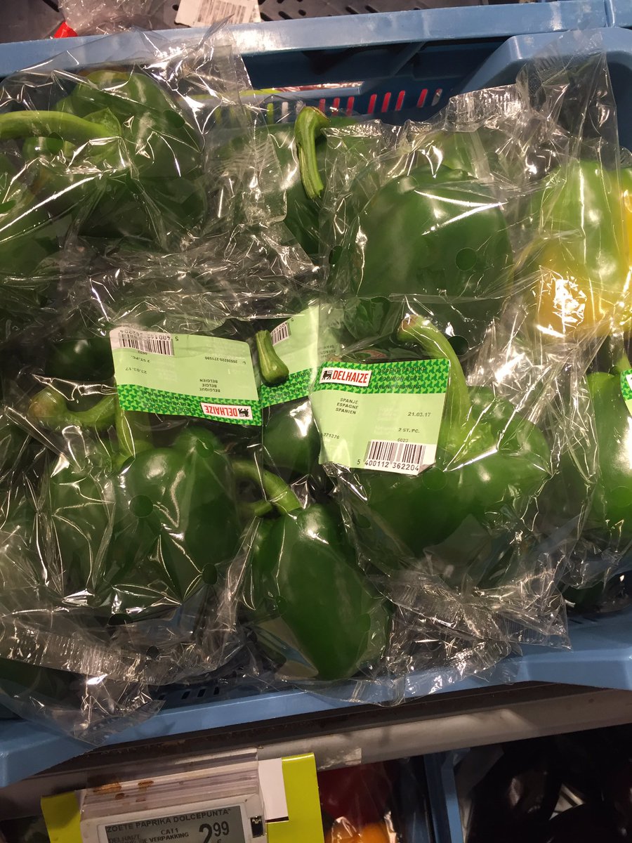 bartdecl's tweet image. Waarom moeten groenten zoals paprika's altijd in plastic verpakt worden? Sorry @DelhaizeBelgium als jullie dat doen laat ik ze liggen...