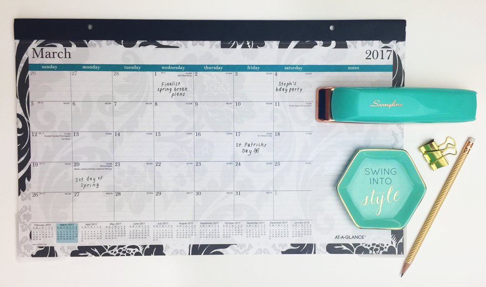 swingline's tweet photo. Make each day bright with a smile and some festive tools! #SwingIntoStyle https://t.co/T1lNgcsd9T