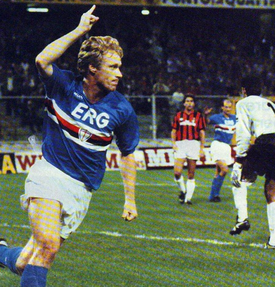 sampdoria's tweet photo. 🎥 #VintageGoal: #SampMilan #UEFASuperCup 1990 #Mikhailichenko ➡️ https://t.co/HAcd4Yi9BU https://t.co/neU9nydiZw