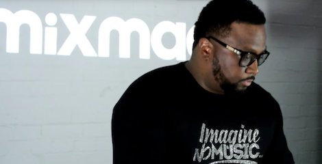 Watch @djterryhunter laid down an hour of Chicago house classics in the @Mixmag lab po.st/thlab https://t.co/gLmkCov7Hr