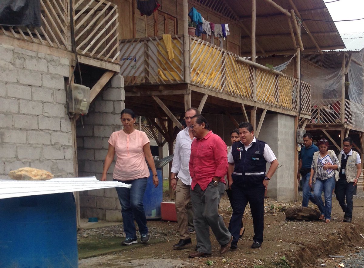 AsentamientosEc's tweet photo. @LuisMongeE Gobernador y Jorge Estrella, secretario STPAHI recorrieron #MonteSinai verificando proceso de legalización terrenos @MashiRafael https://t.co/vvEIgnoLYa