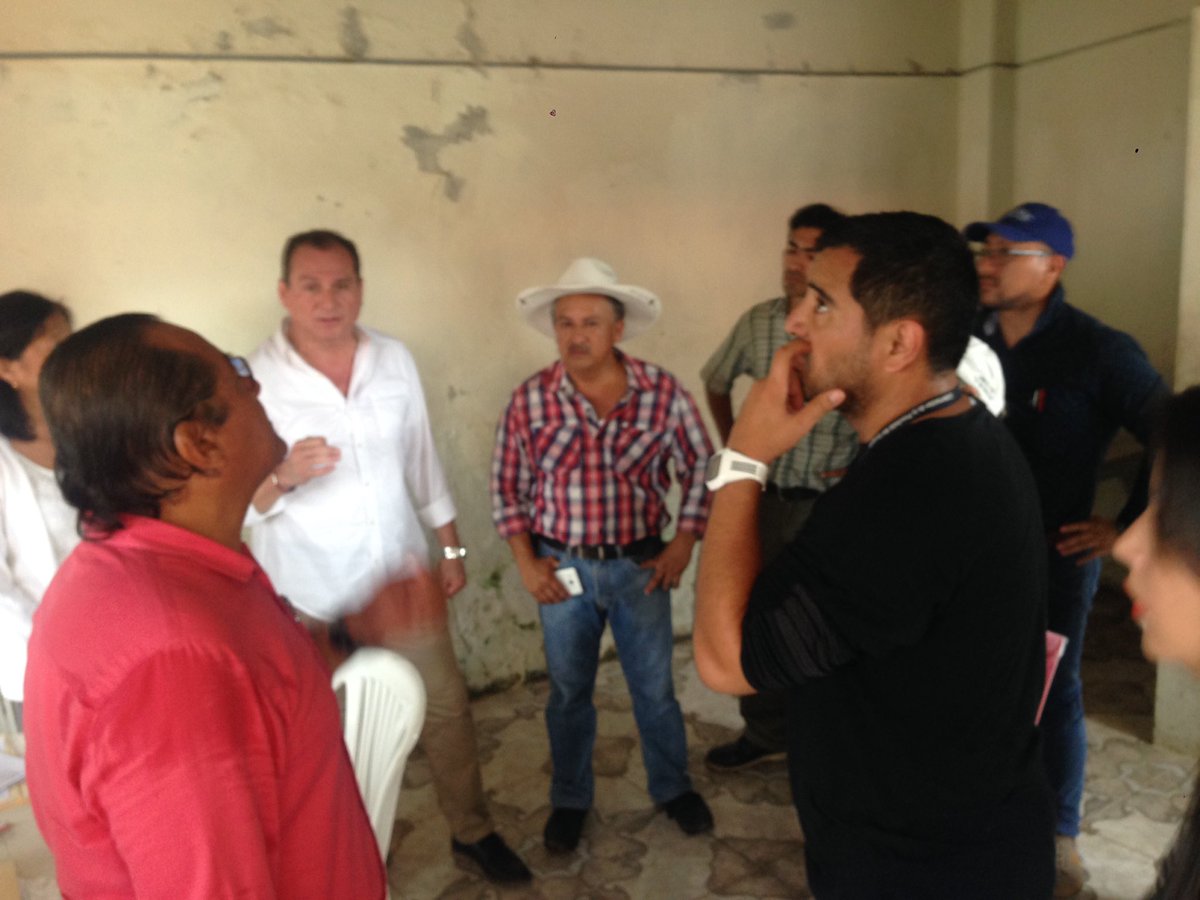 AsentamientosEc's tweet photo. @LuisMongeE Gobernador y Jorge Estrella, secretario STPAHI recorrieron #MonteSinai verificando proceso de legalización terrenos @MashiRafael https://t.co/vvEIgnoLYa