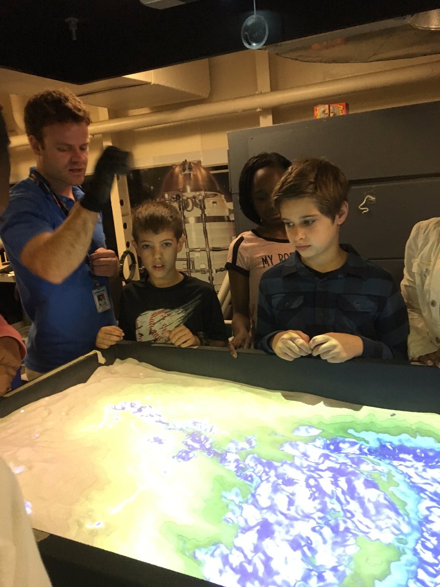 Jenrowe79's tweet photo. Fun field trip with 5th grade! Amazing Technology!#TransformCCSD #PD @CKozelski @techinteaching @TechNerdLB @emily3elliott @AmyWinstead https://t.co/OgoOFyfAxy