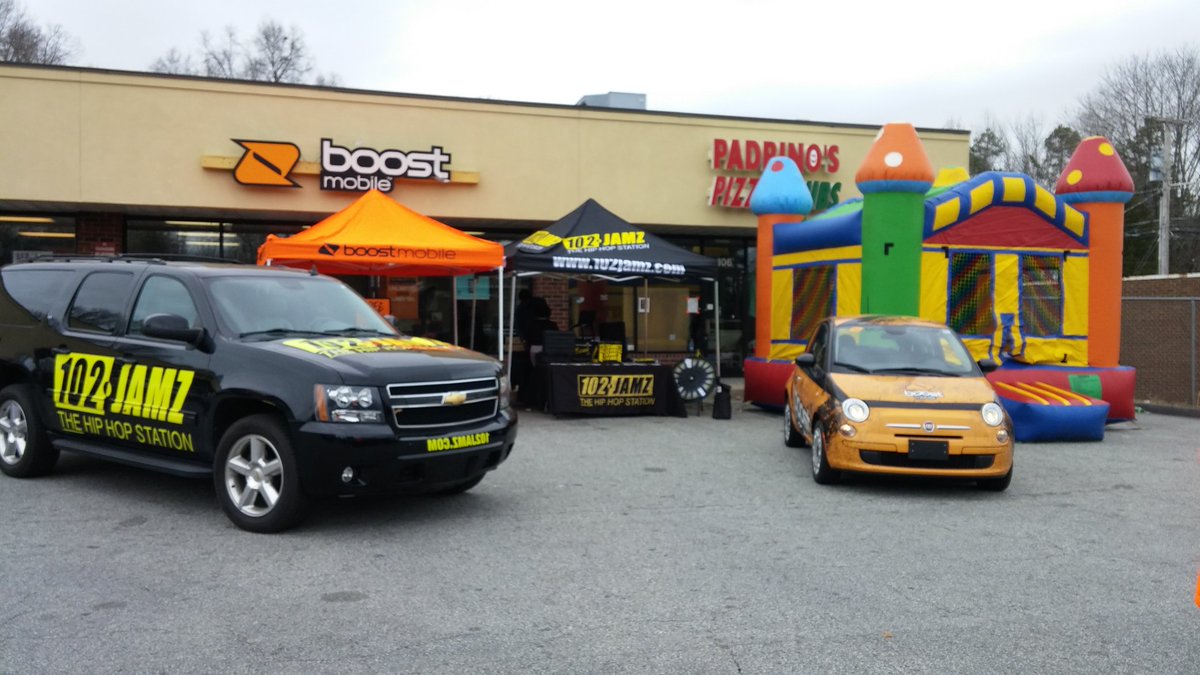 jsalt_intouch's tweet photo. Making noise @IntouchSmart with @102_JAMZ #highpointevent @SPG_AJ @shawnatspg @mstockton_spg https://t.co/rIQlVcSbGF