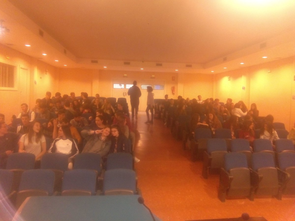FloridaSec's tweet photo. Xerrada de Jose Manuel Guevarra @floridareplay sobre videojocs i història ciència i música #LUUR #projecte3rESO https://t.co/1KJwKyiUlp