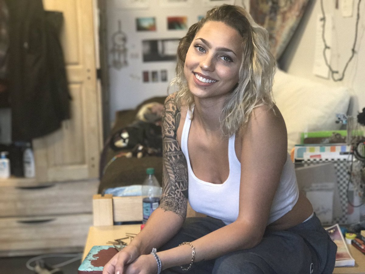 tarjaness's tweet image. When @shady_dra wants to play around with her camera and asks me to model 👅💘 #iPhone7Pluscamera #itsLIT