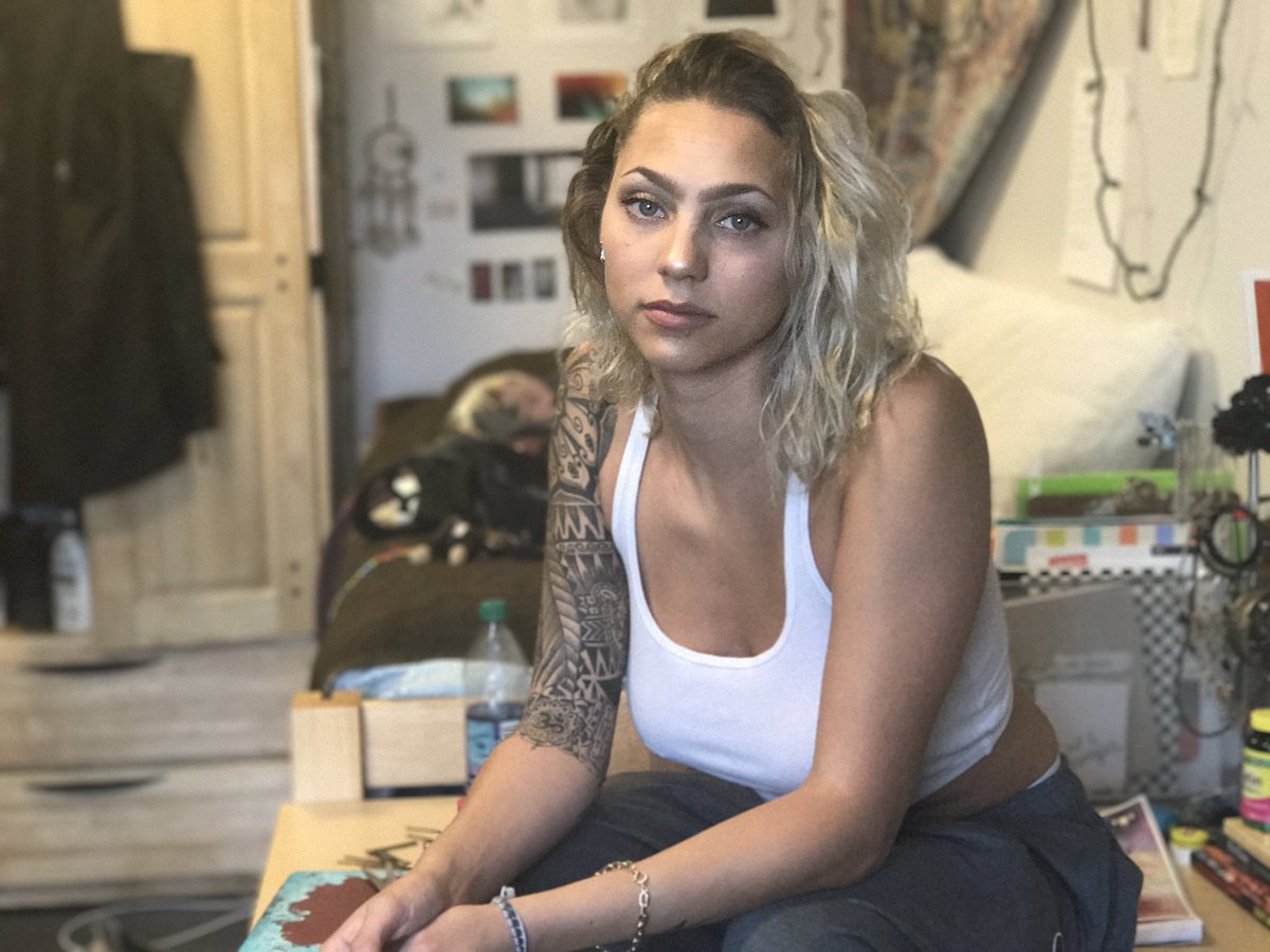 tarjaness's tweet image. When @shady_dra wants to play around with her camera and asks me to model 👅💘 #iPhone7Pluscamera #itsLIT