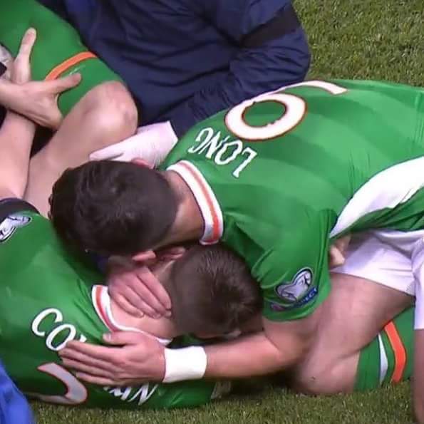 barryomahony_9's tweet photo. Shane Long comforted Seamus Coleman after the captain's horrific injury. The only picture that needs to be observed tonight. https://t.co/QniBeM6Pve
