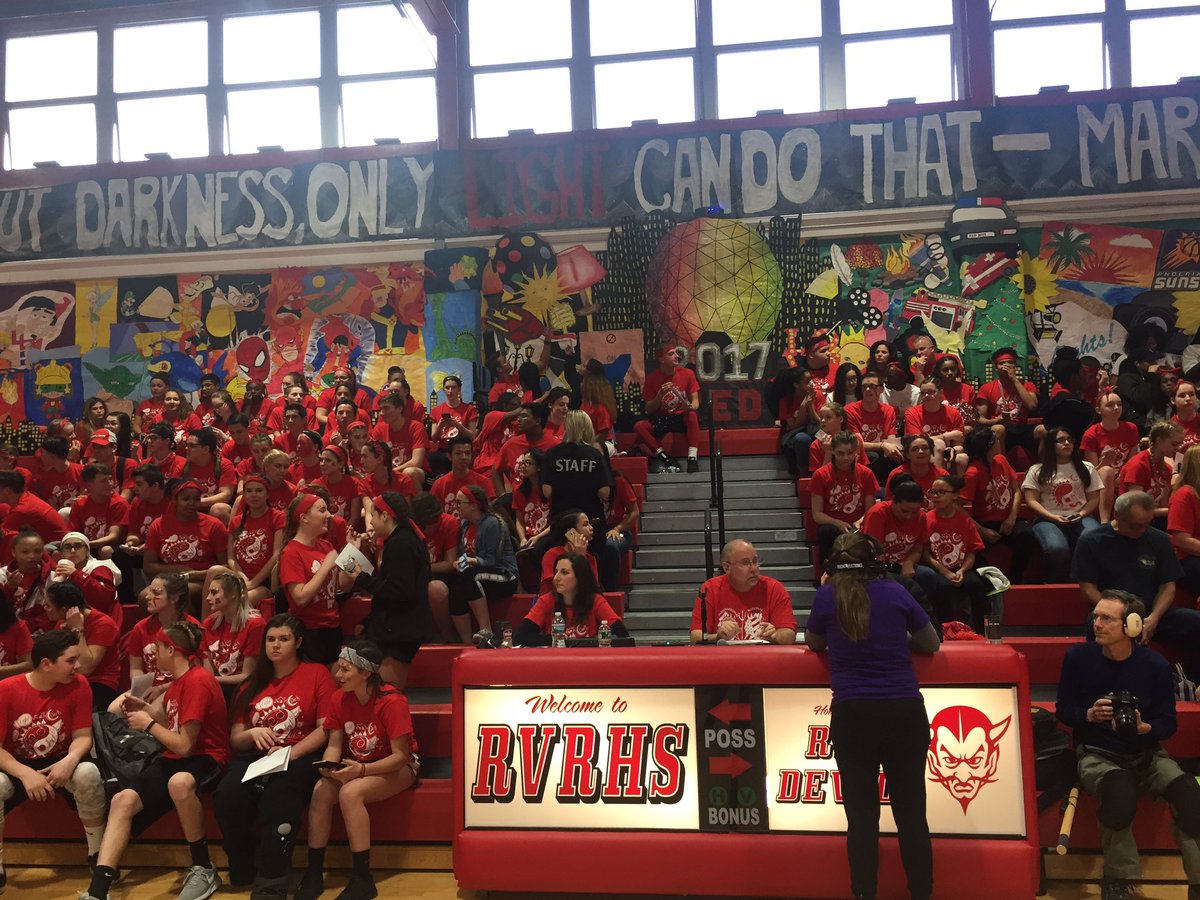 DrChrisHeilig's tweet photo. Red v. White starting in 2 minutes!!!!! @PrincipalRVRHS @ @RVRHS1 https://t.co/bACzYIYmNR