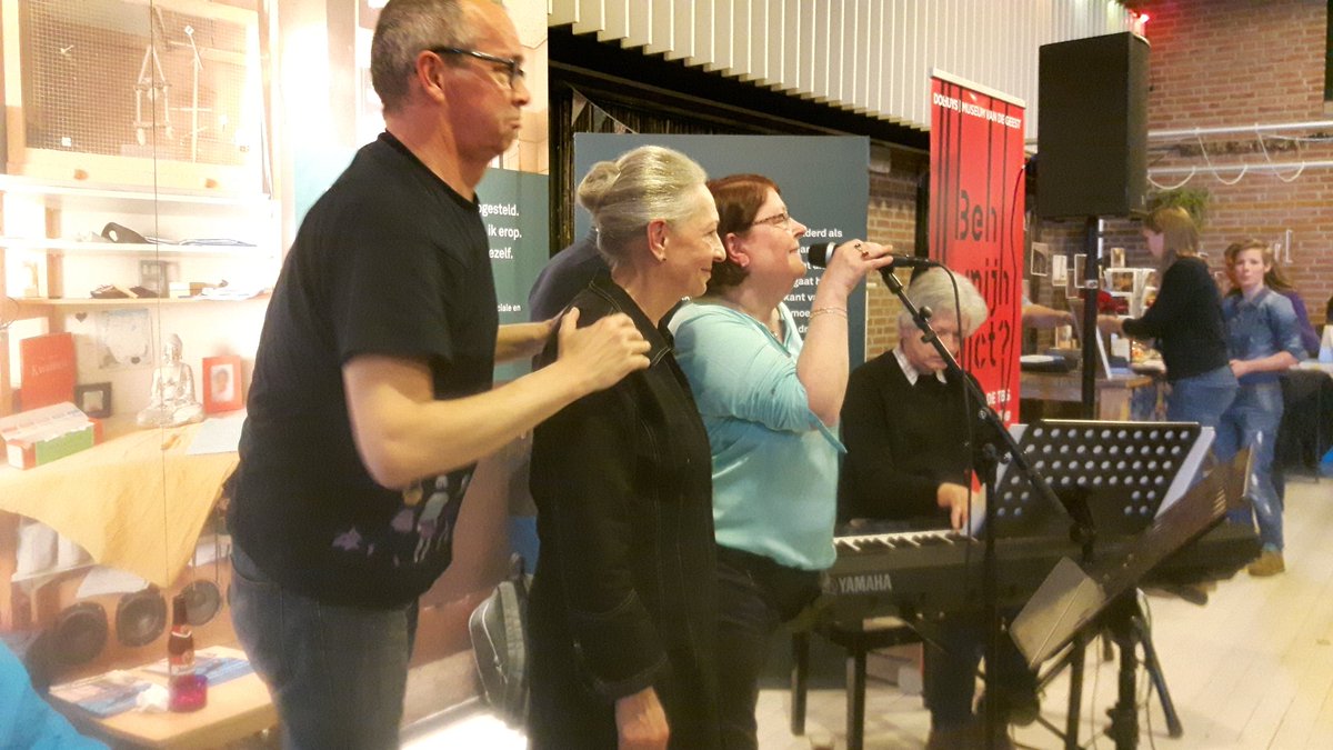 Lien193Jvv's tweet photo. Wat een top avond! Zo genoten van het spelen met #StutOpen, alleen maar lieve mensen om mij heen. @StutTheater @MoVerrips @RianneLaurijsen https://t.co/VT4min8sHc