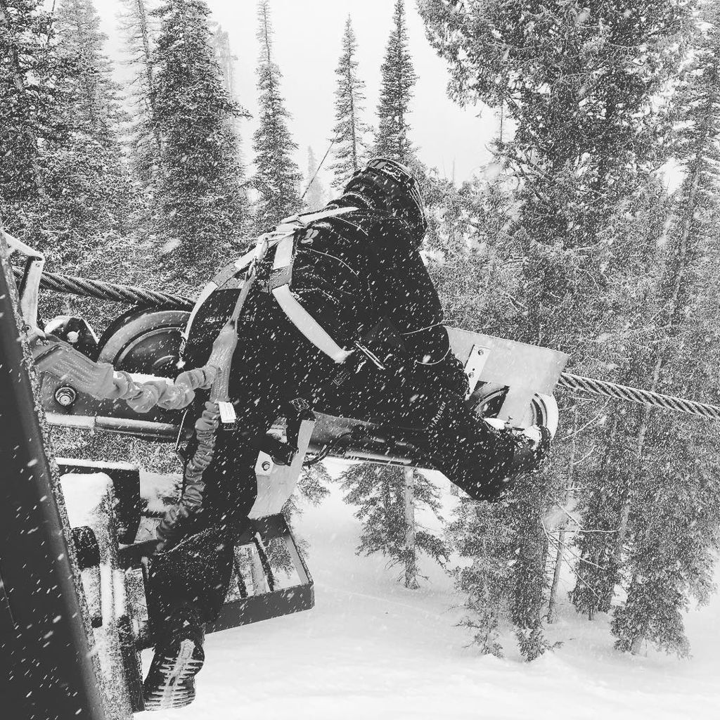 onetowerout's tweet photo. After hours RPD and it's still snowing! #liftmaintenance #onetowerout #itselectrical https://t.co/qwa4fPsZbt https://t.co/qC7KBmtCC8
