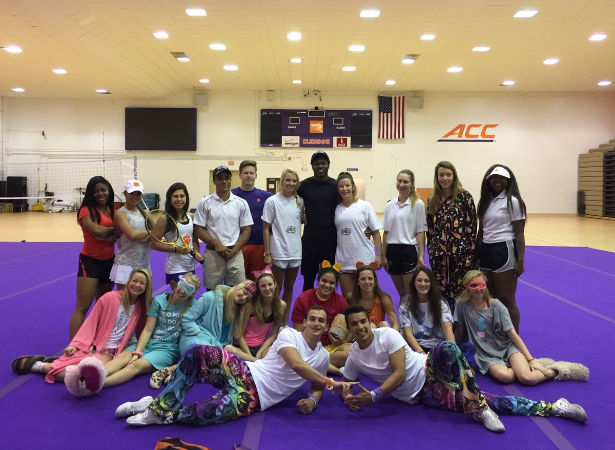 Cheer_Clemson's tweet image. Comp crew getting pretty creative with their class themes today at practice...#springbreakgrind #CUinDaytona
