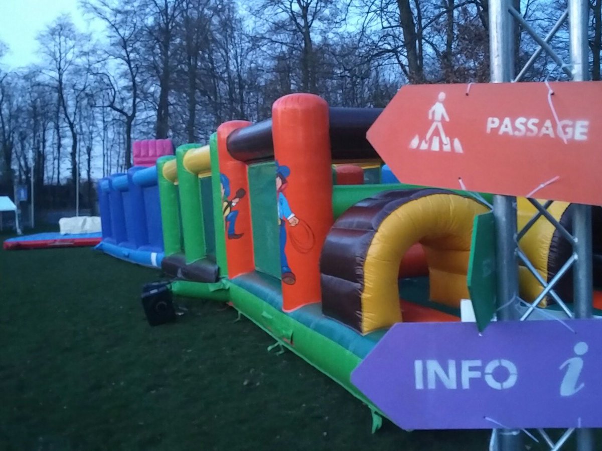 Team3HT's tweet photo. Les châteaux gonflables n'attendent plus que les enfants... #3HTrottinettes https://t.co/MyTXIUMHjo