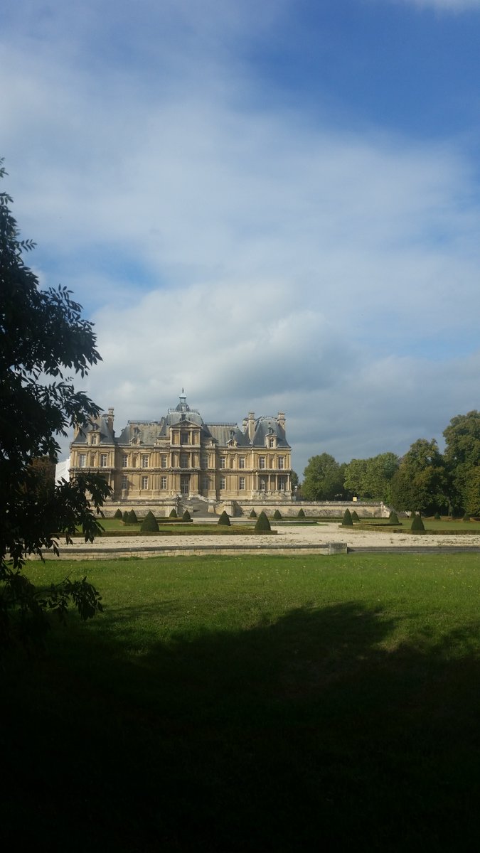 HistoCity's tweet photo. Je vous laisse avec cette belle photo du château de #maisonslaffitte de #mansard ! Passez une belle soirée sur #histocity #patrimoine https://t.co/6F0FiOqceD