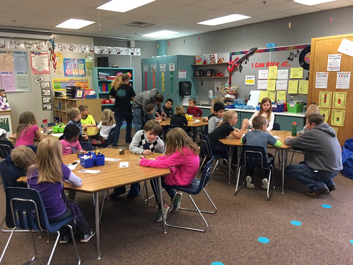 AsfeldSandy's tweet image. Thank you to the Rocori FFA students for teaching us about seeds and planting! #cserocori #csestrong #cse2028