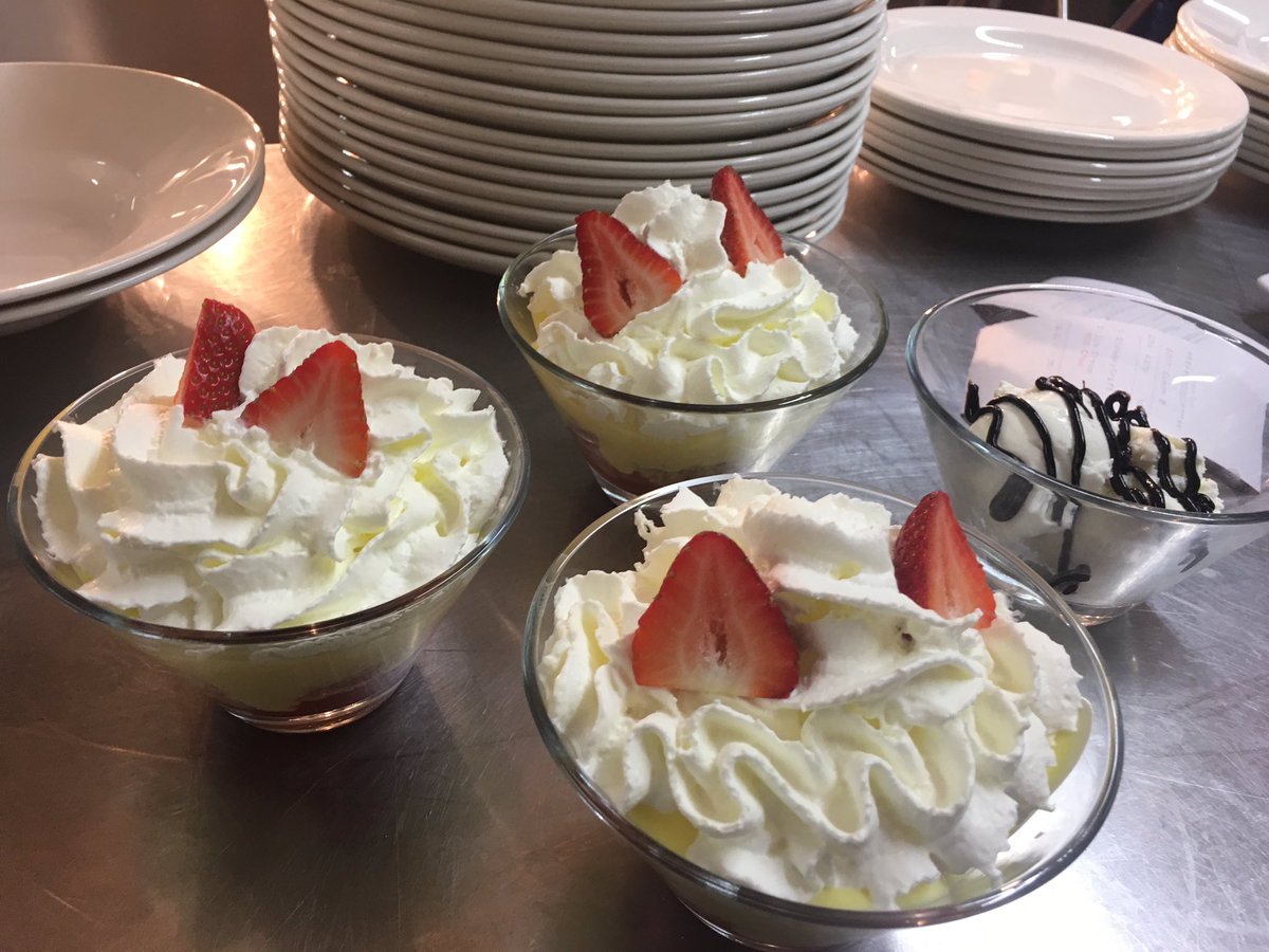 Trifles flying tonight!!! <a href="/LauraMacklin1/">Laura Macklin</a> <a href="/WhitbreadGrigg/">Mark Grigg Whitbread</a> <a href="/SparrowBFayre/">Sparrow BrewersFayre</a> <a href="/hawkeye1070/">Ian Hawkswood</a>