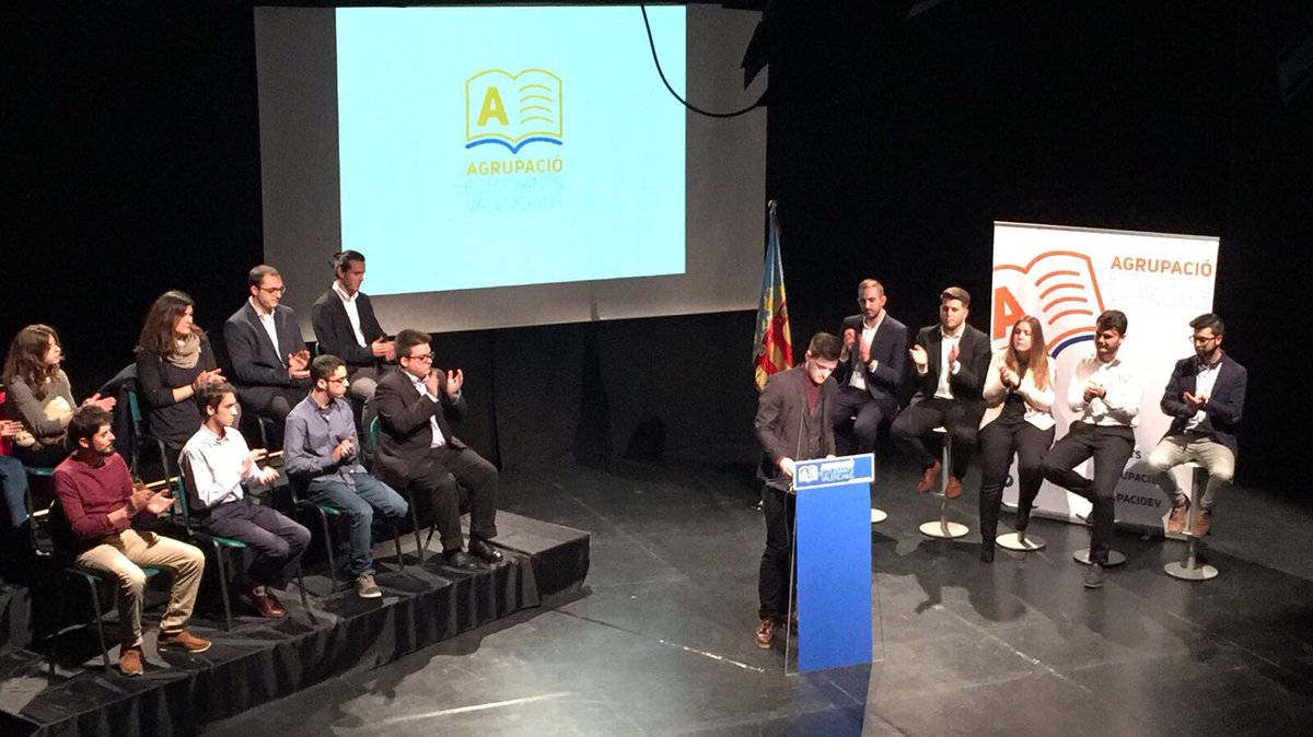 AgrupacioEV's tweet photo. .@p_gandia: "Som hereus d’un passat difícil, però estem decidits a lluitar per visibilitzar la nostra vessant política"  #PresentacióAEV https://t.co/kzpuol4zDU