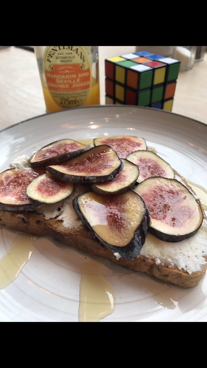 RateMyToast_'s tweet photo. Absolutely stunning looking round of toast. Looks really well cooked and awfully tasty! Well done 9.5/10!  @LOAMCafe https://t.co/NTpDV3q00e