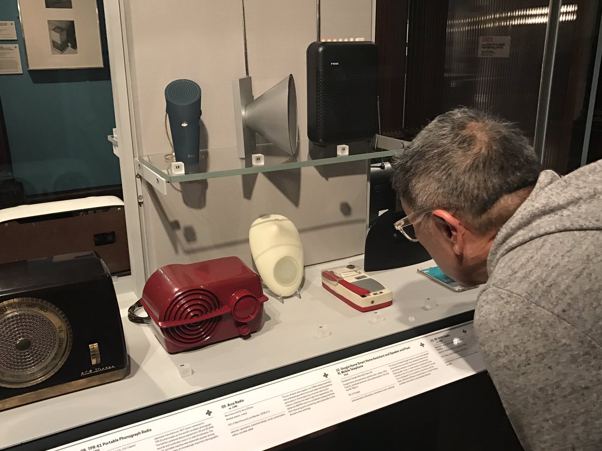 MelissaGracey's tweet photo. #radio guy mesmerized by the #vintage radios. #worldofradio @cooperhewitt @achiomiami https://t.co/IQn8gkBFy1