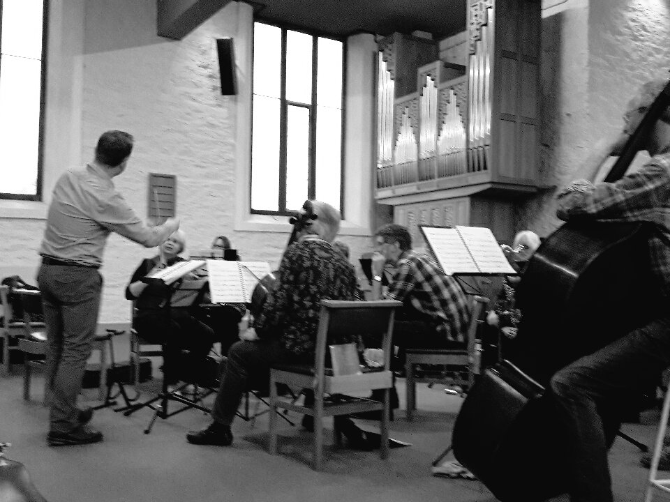 <a href="/dartsinf/">Sinfonietta</a> <a href="/SimonCapet/">Simon Capet</a> @
Simon and Mary Eade discussing the finer points