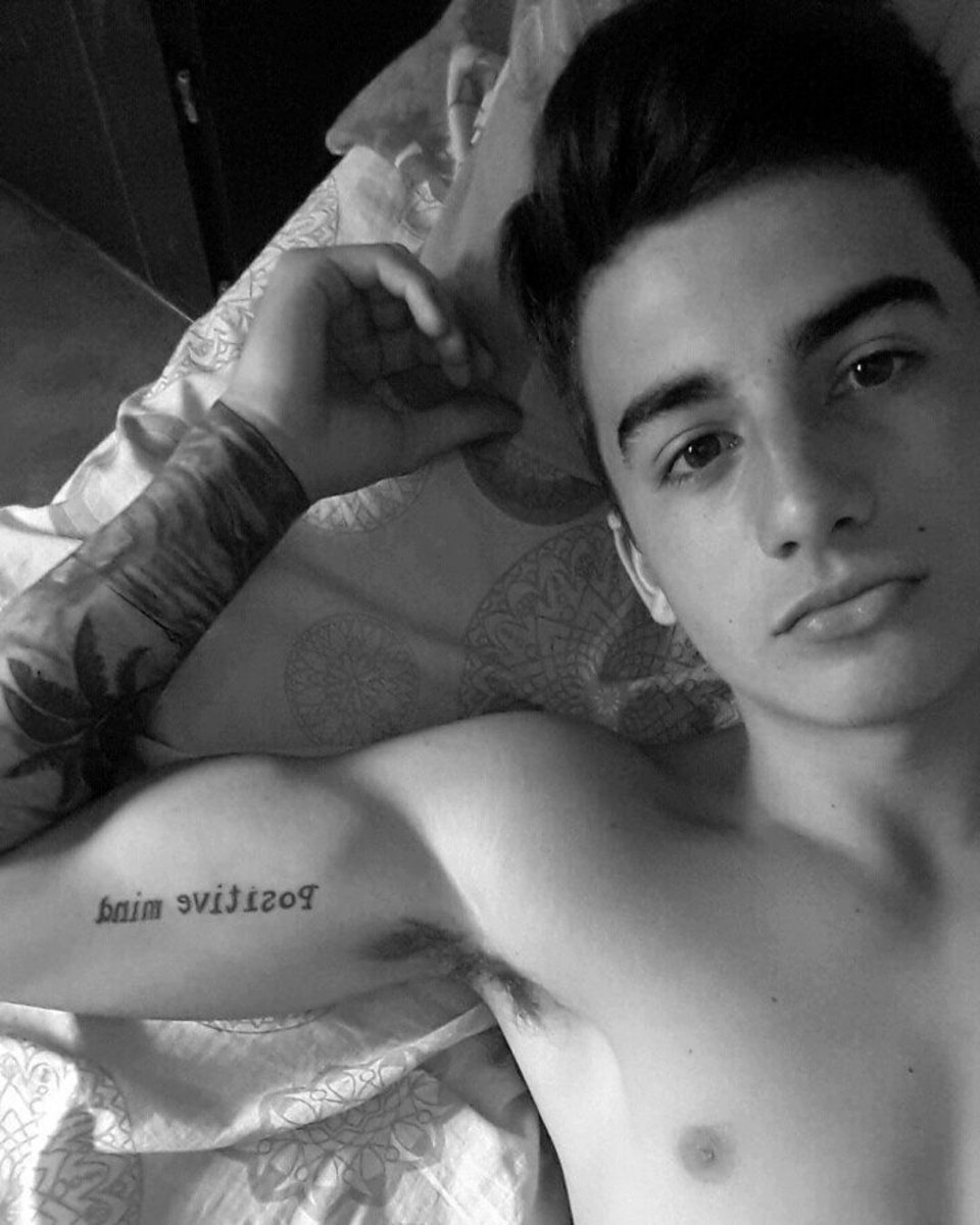 glittergirlok's tweet photo. No se que poner dios es tan hermoso 
#TuFelicidadAnteTodoFede https://t.co/HRnbYIKhTM