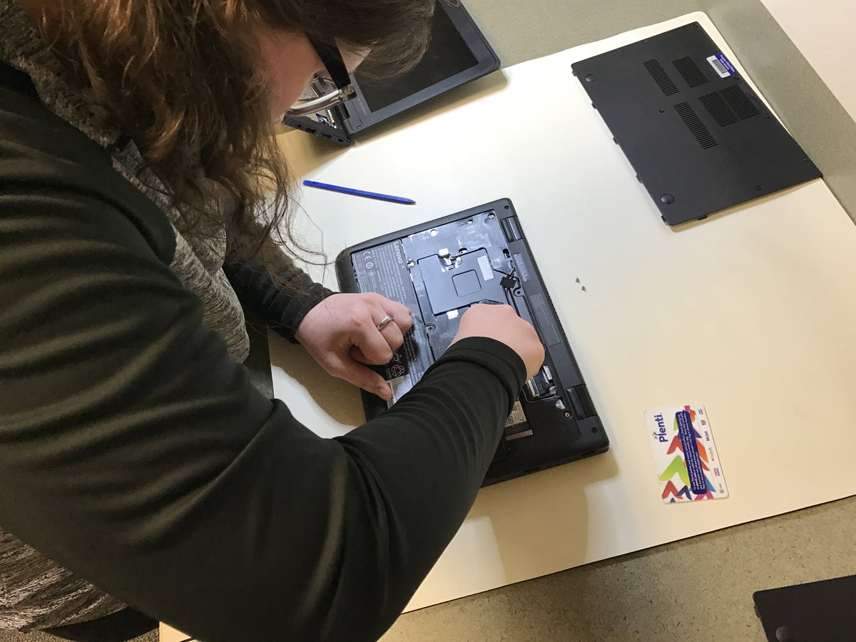 TSI-er <a href="/MA_Singletary/">MikayLa Singletary</a> replacing a keyboard for a customer today. #GoWO #GoogleEDU #chromebooks