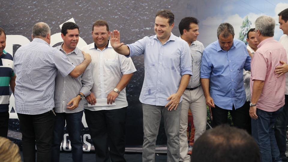 alemtemporeal.com.br/noticia/125383…
Governador Renan e prefeito Seninha entregam novo acesso em Coité do Nóia,AL