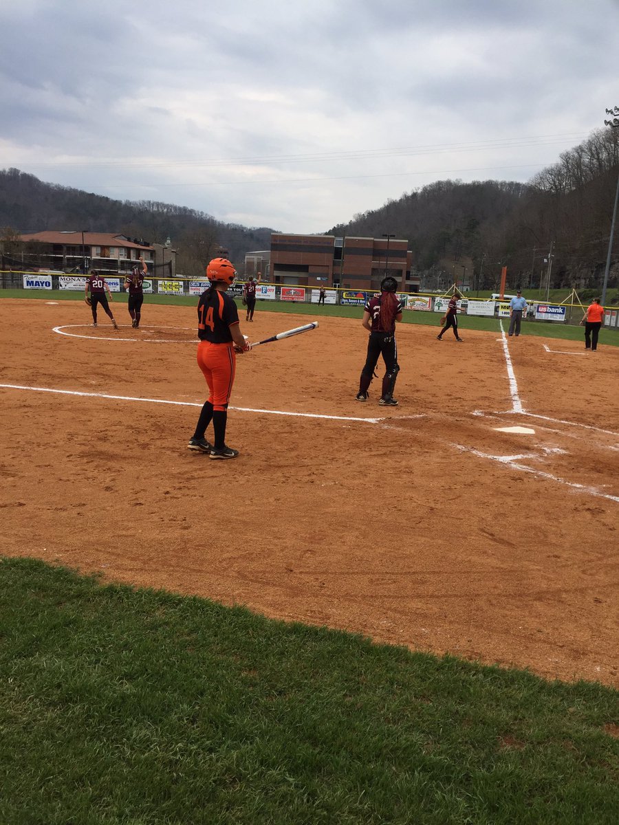 UPIKE_Success's tweet photo. #UPIKEBear ๐ป @jor14dan standing in the batters box ready to #GetHits #GoBears #UPIKESoftball ๐ปโพ๏ธ https://t.co/XSLz68Naog
