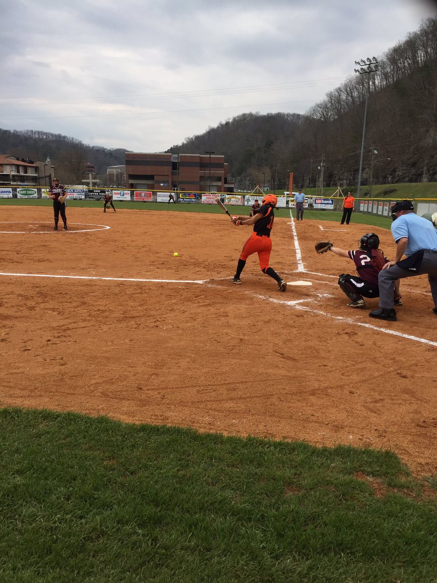 UPIKE_Success's tweet photo. #UPIKEBear ๐ป @jor14dan standing in the batters box ready to #GetHits #GoBears #UPIKESoftball ๐ปโพ๏ธ https://t.co/XSLz68Naog