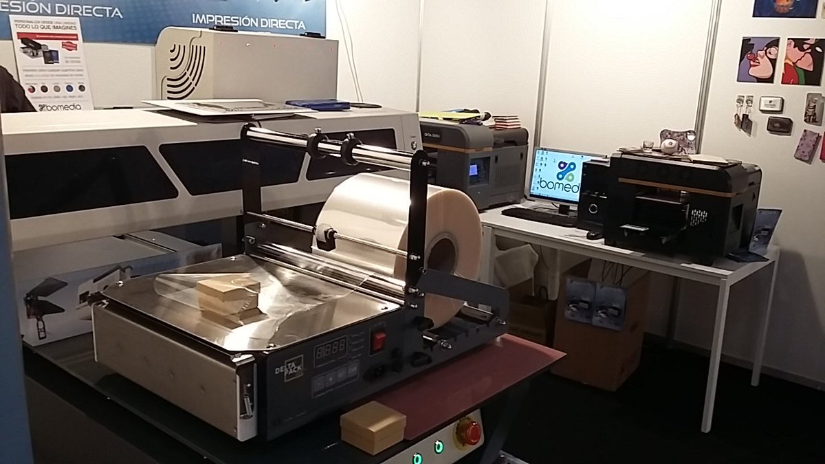 DeltaPackPolska's tweet photo. Deltapack overwrappers on @graphispag2017 thanks to @bomedia  We hope You like it! https://t.co/TmR2jkCLcC
