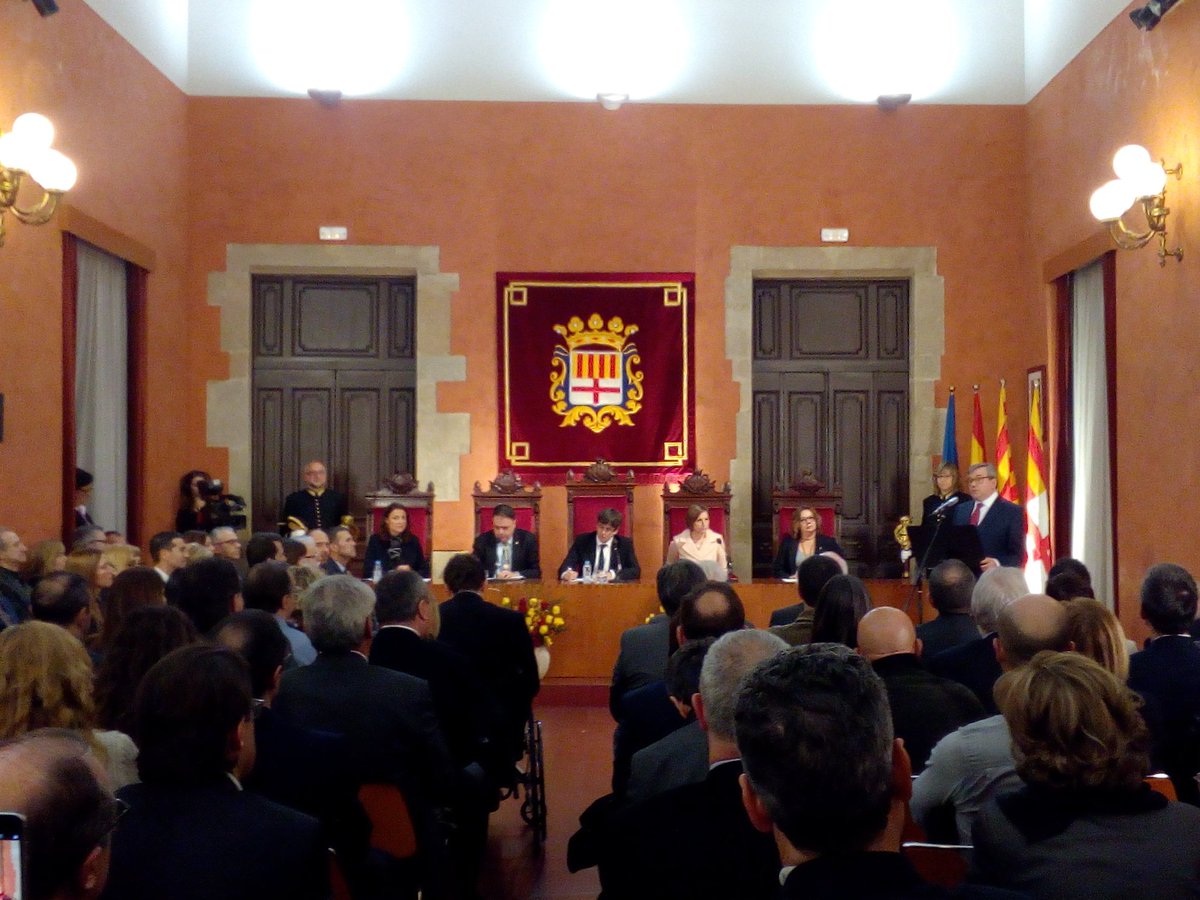 Comença l'acte de commemoració dels 125 anys <a href="/BasesManresa125/">basesdemanresa125</a>, amb Puigdemont, Forcadell i Conesa a la taula presidencial@ajmanresa #Manresa