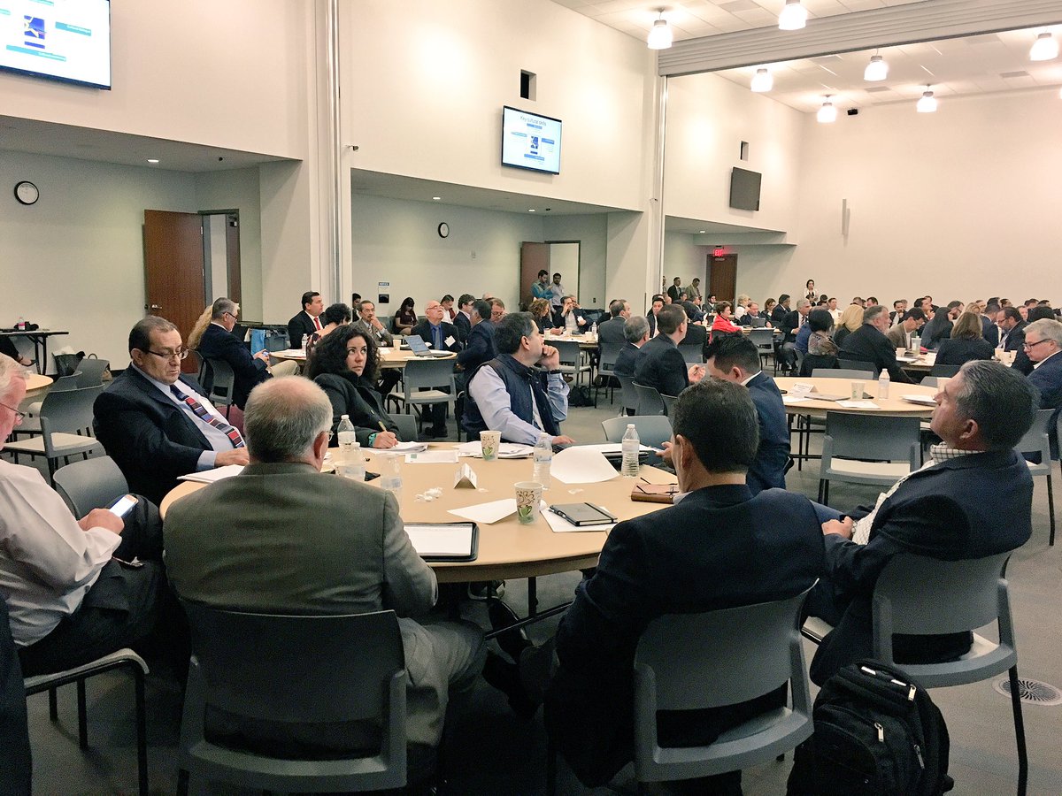 AzMxCom's tweet photo. Room full of leaders, story tellers and change makers at our #AMCSummit17 Inter-plenary! Thank you #CSA #AMCleadership for being here. https://t.co/omsoIAtPG2