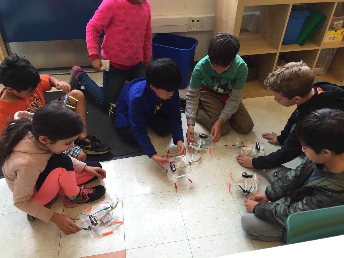 threilly's tweet photo. Students are loving their Jitterbugs! Thank you @Eliza_Leach !!! @AlmondEagles @lasdk8 @LAEFOnline #LASDpower #lasdk8 https://t.co/Fj9cHDGkxb
