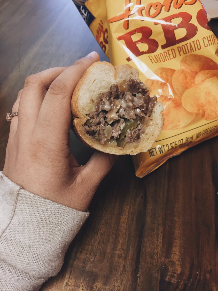 TheHungryCrew's tweet image. Because @capriottis cheesesteak is pretty 💣. #lasvegas #vegas #foodie #food #foodporn